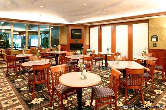 Holiday Inn Express Vancouver North By Ihg Restoran gambar